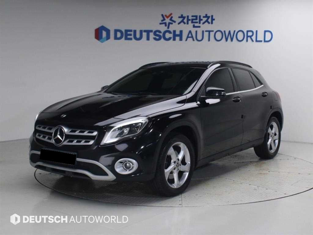 Mercedes-Benz GLA-Class — photo 01