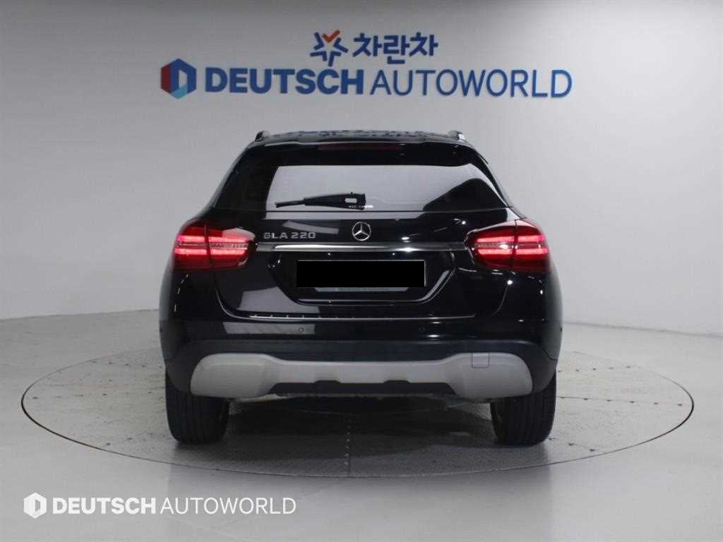 Mercedes-Benz GLA-Class — photo 04
