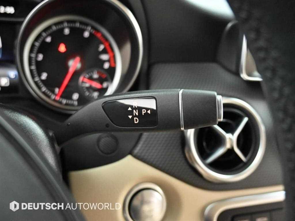 Mercedes-Benz GLA-Class — photo 09