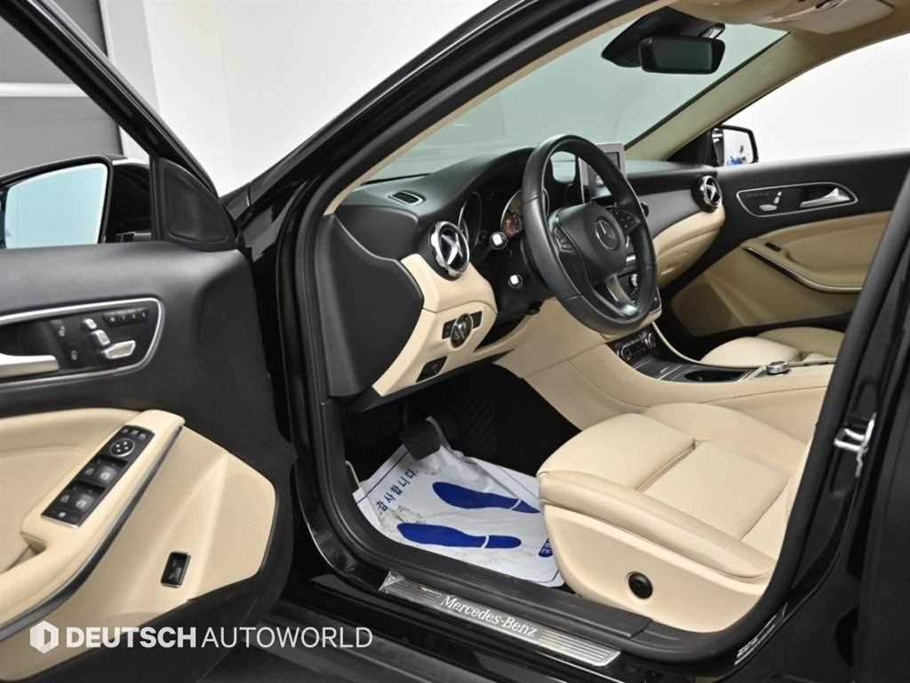 Mercedes-Benz GLA-Class — photo 11