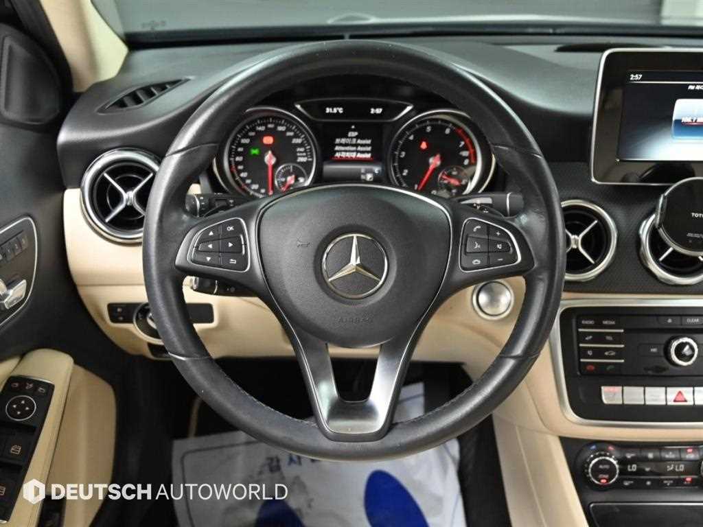 Mercedes-Benz GLA-Class — photo 13