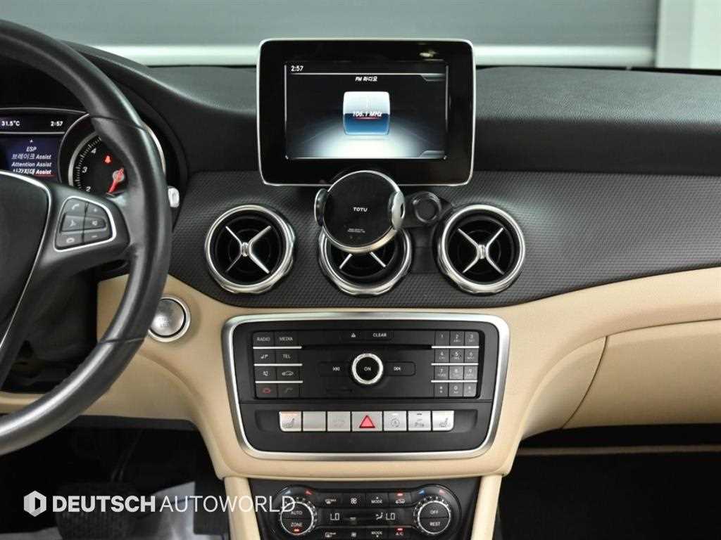 Mercedes-Benz GLA-Class — photo 14