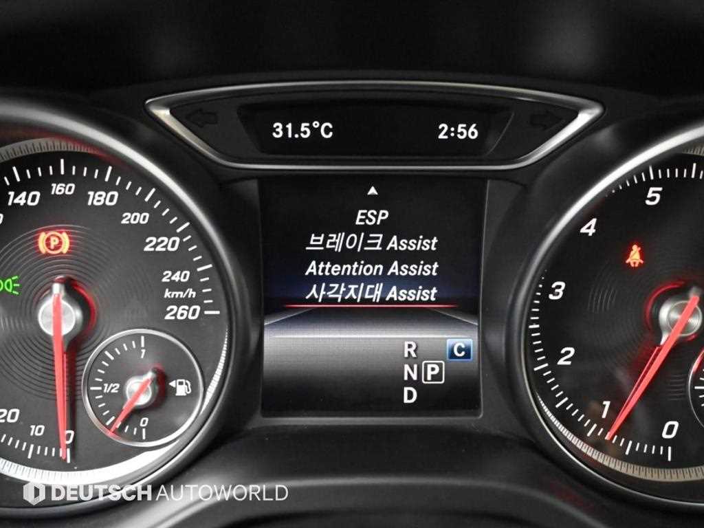 Mercedes-Benz GLA-Class — photo 16