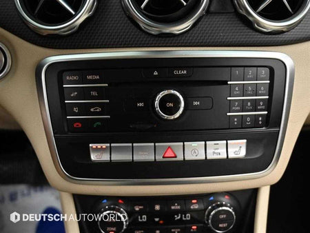 Mercedes-Benz GLA-Class — photo 17