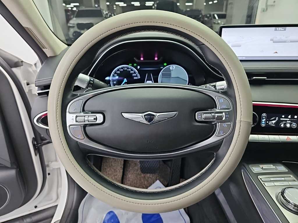 Genesis GV70 — photo 09