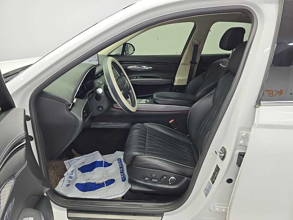 Genesis GV70 — photo 11