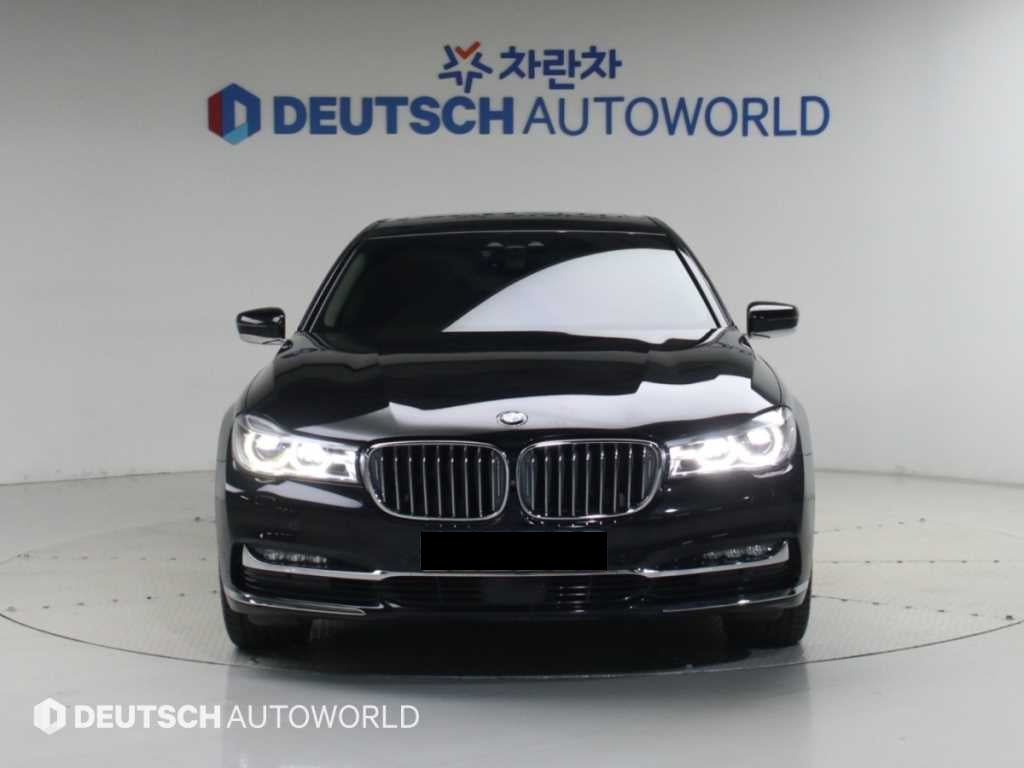 BMW 7-Series — photo 03