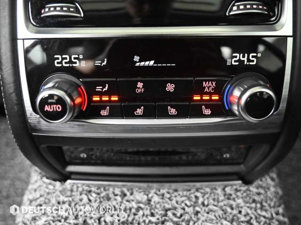 BMW 7-Series — photo 16