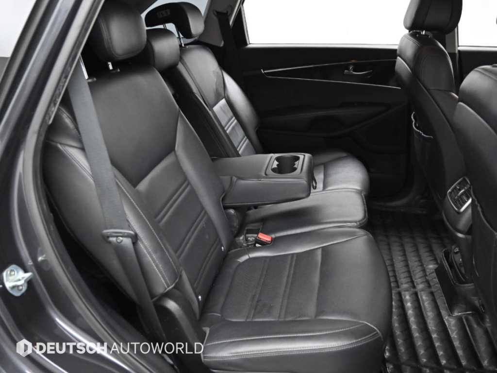 Kia Sorento — photo 12