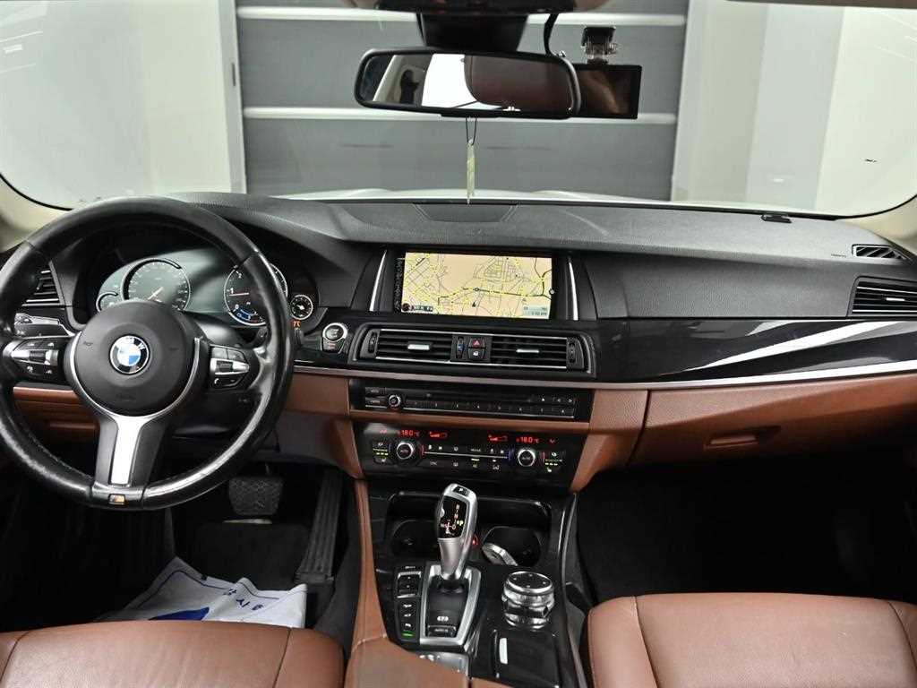 BMW 5-Series — photo 07