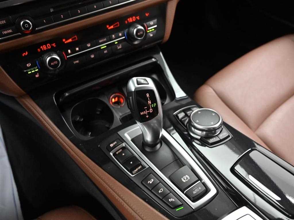 BMW 5-Series — photo 09