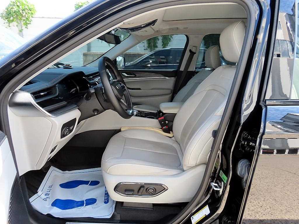 Jeep Cherokee — photo 05