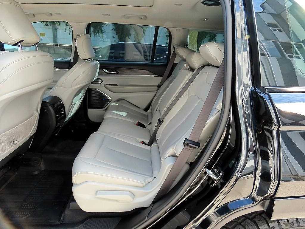 Jeep Cherokee — photo 06