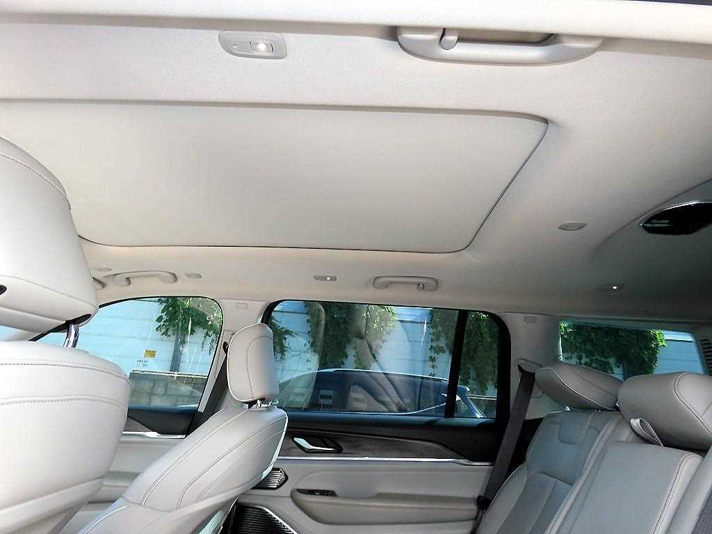 Jeep Cherokee — photo 16