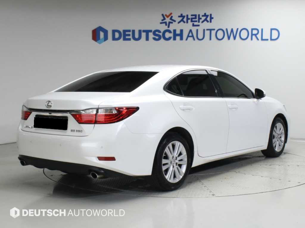 Lexus ES — photo 02
