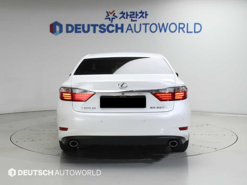Lexus ES — photo 04
