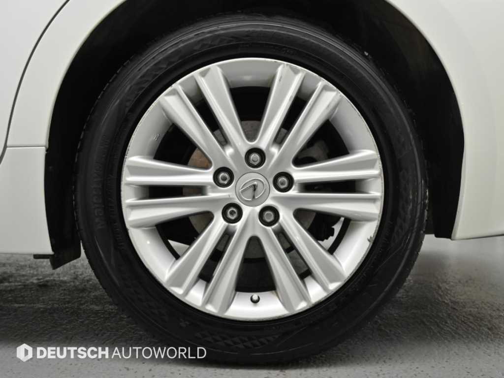 Lexus ES — photo 05