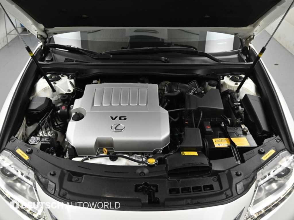 Lexus ES — photo 06