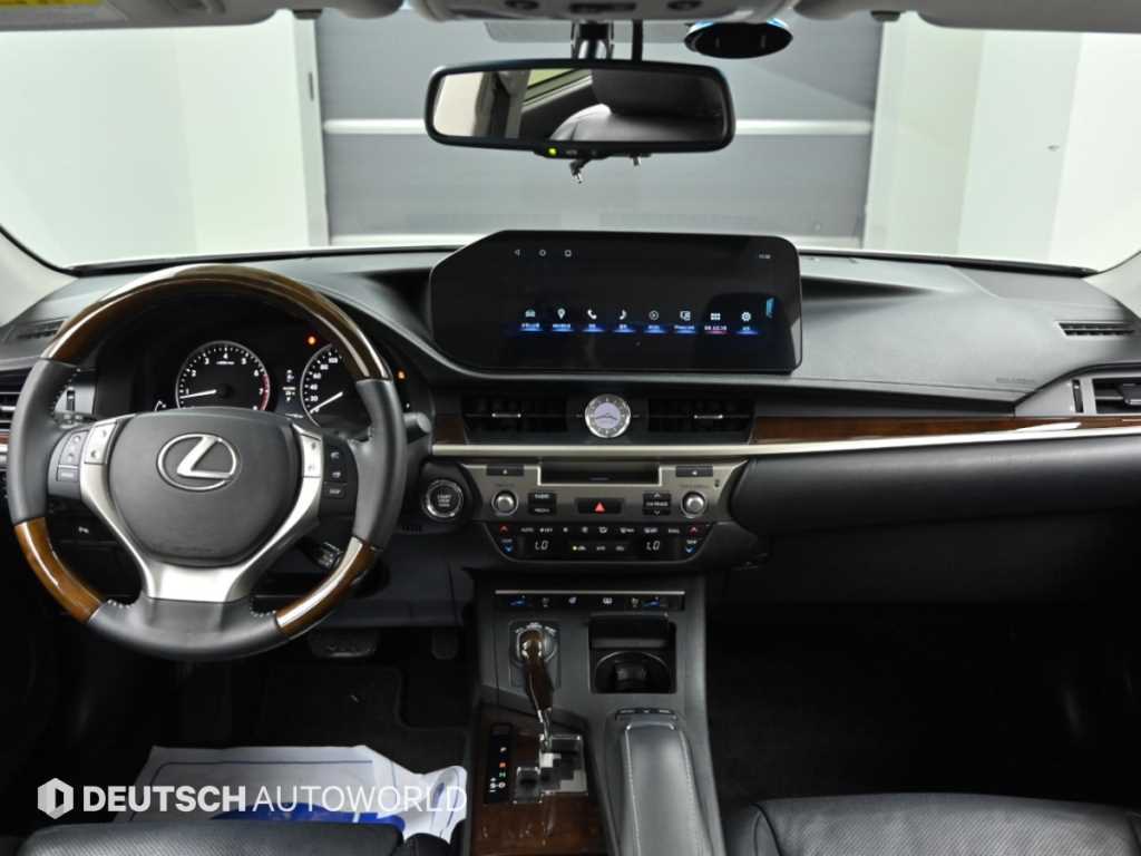 Lexus ES — photo 07