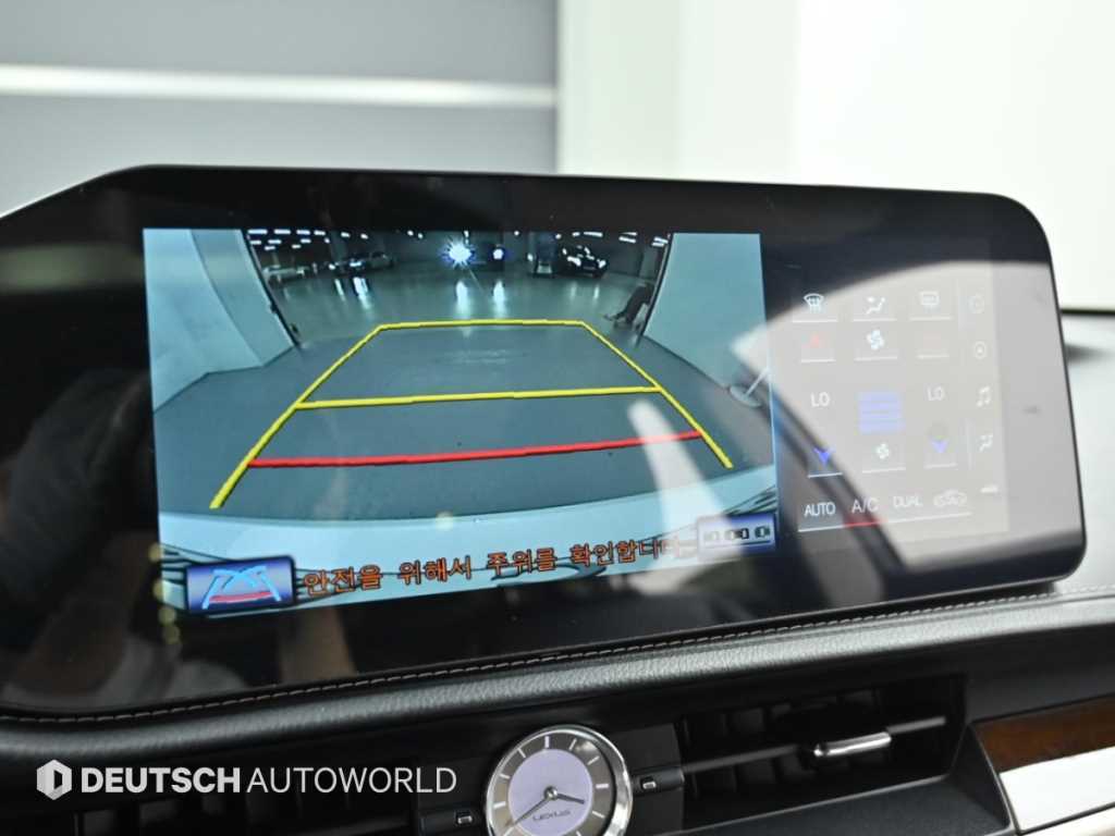 Lexus ES — photo 15