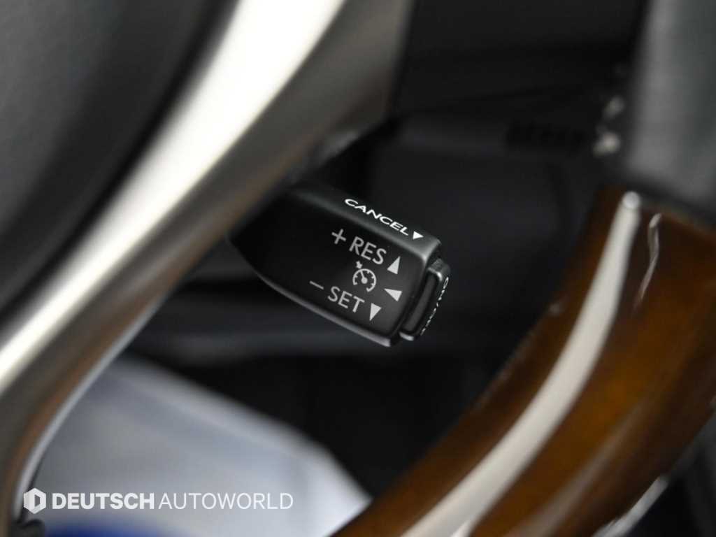 Lexus ES — photo 16