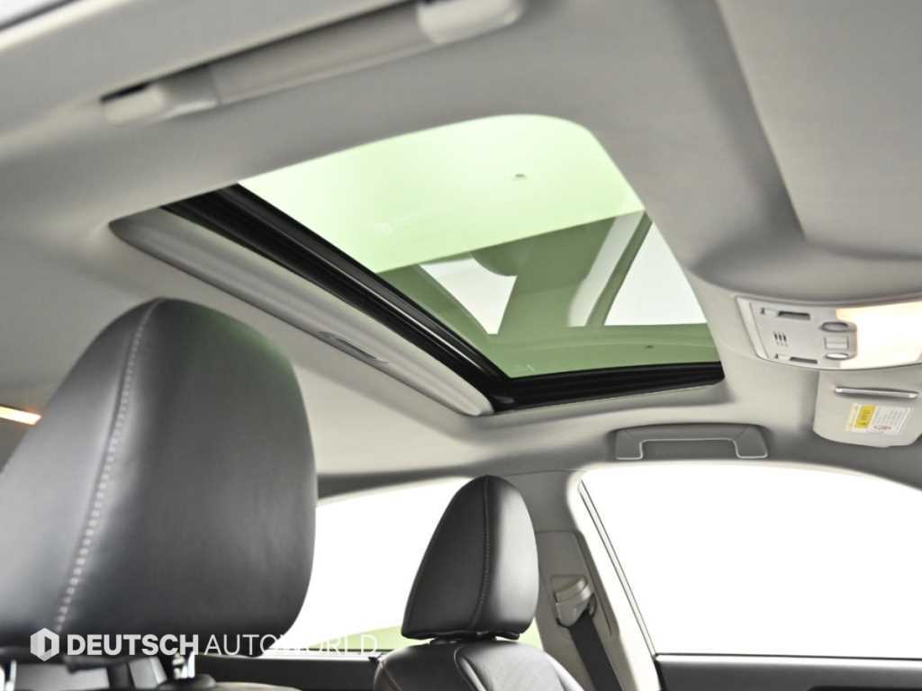 Lexus ES — photo 18