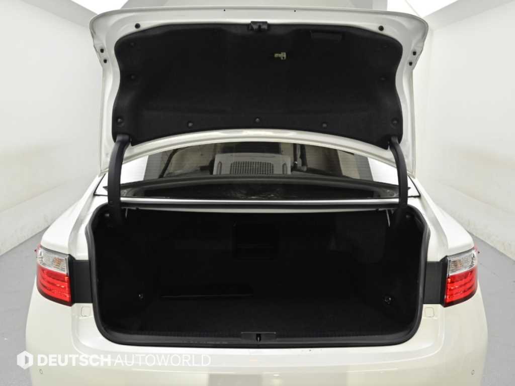 Lexus ES — photo 19