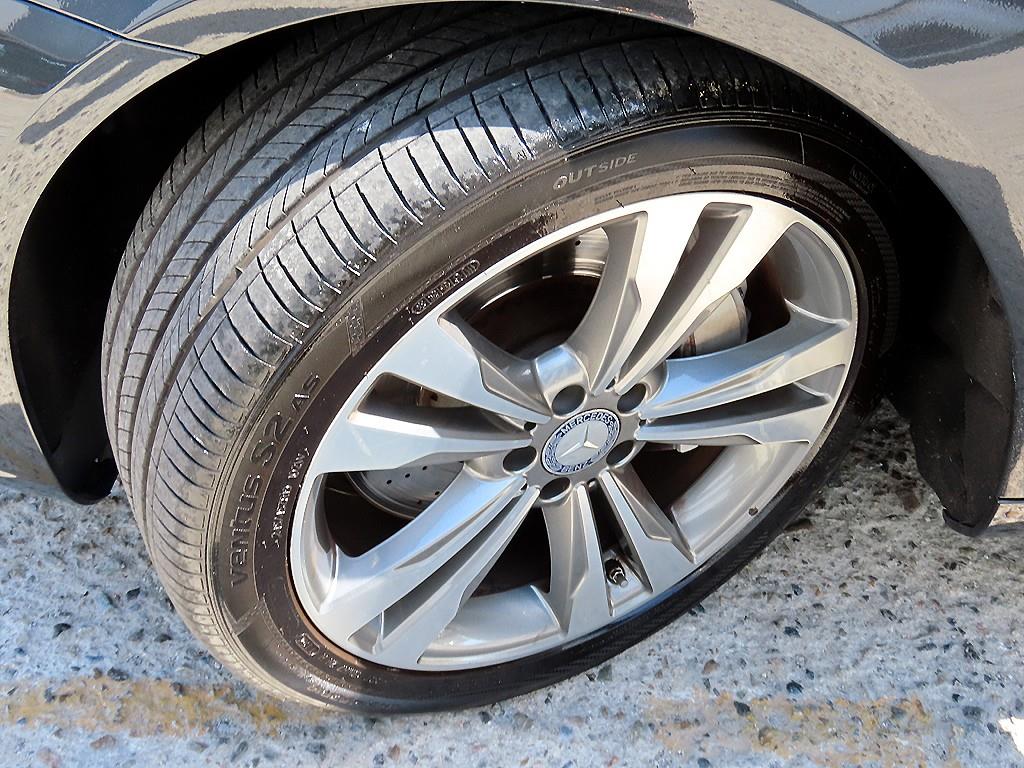 Mercedes-Benz S-Class — photo 20
