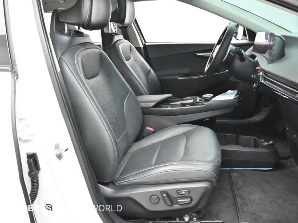 Kia EV6 — photo 10