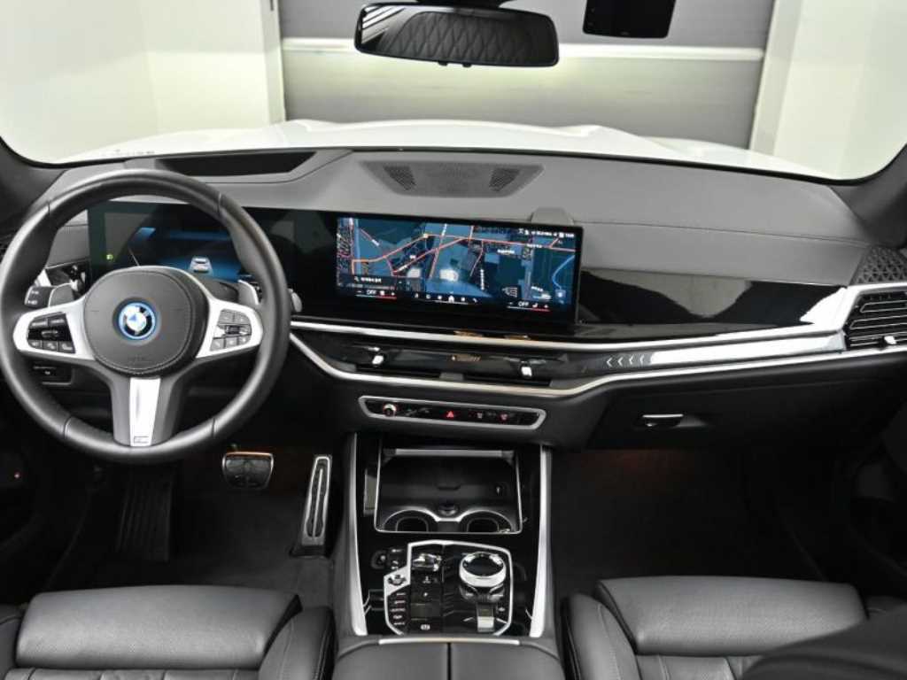 BMW X5 — photo 07