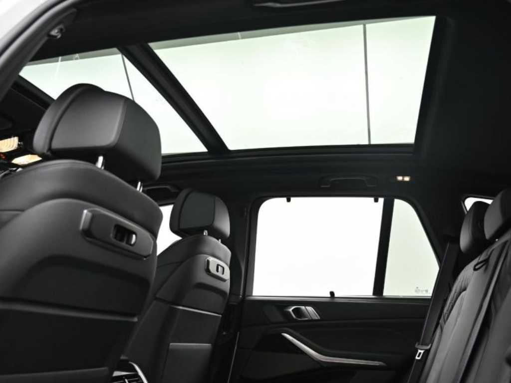 BMW X5 — photo 18