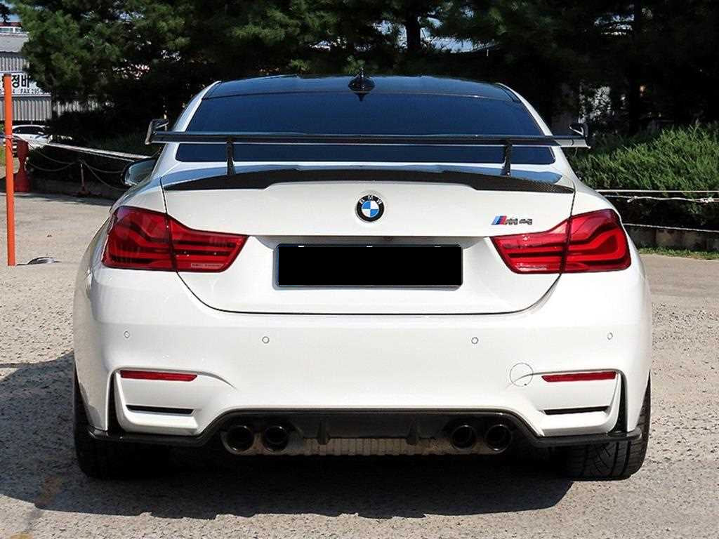 BMW M4 — photo 04