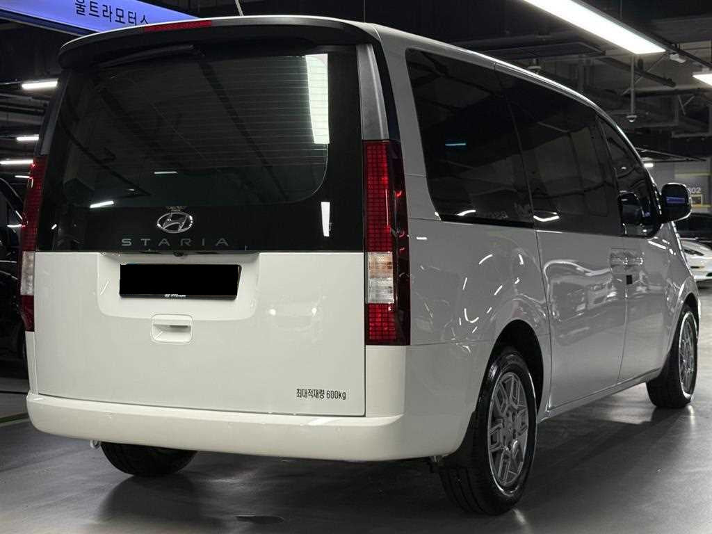 Hyundai Staria — photo 03