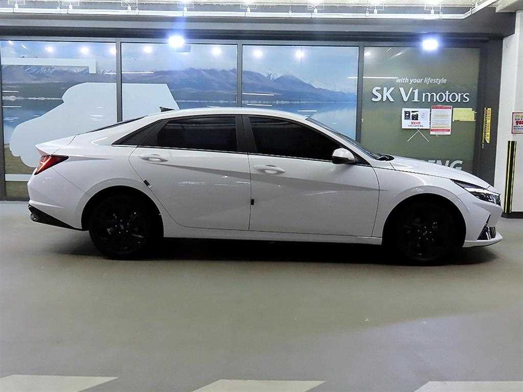 Hyundai Avante — photo 03