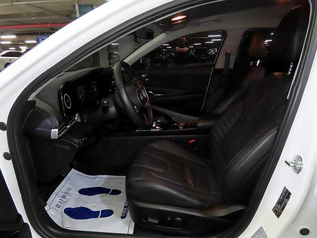 Hyundai Avante — photo 06