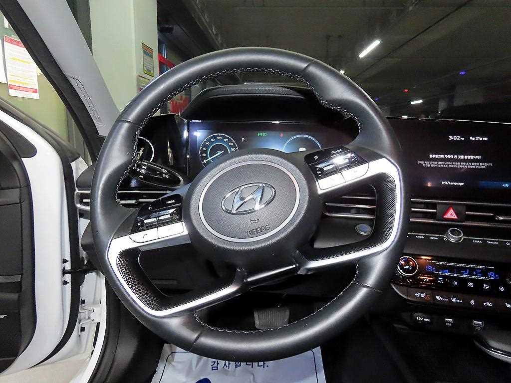 Hyundai Avante — photo 08