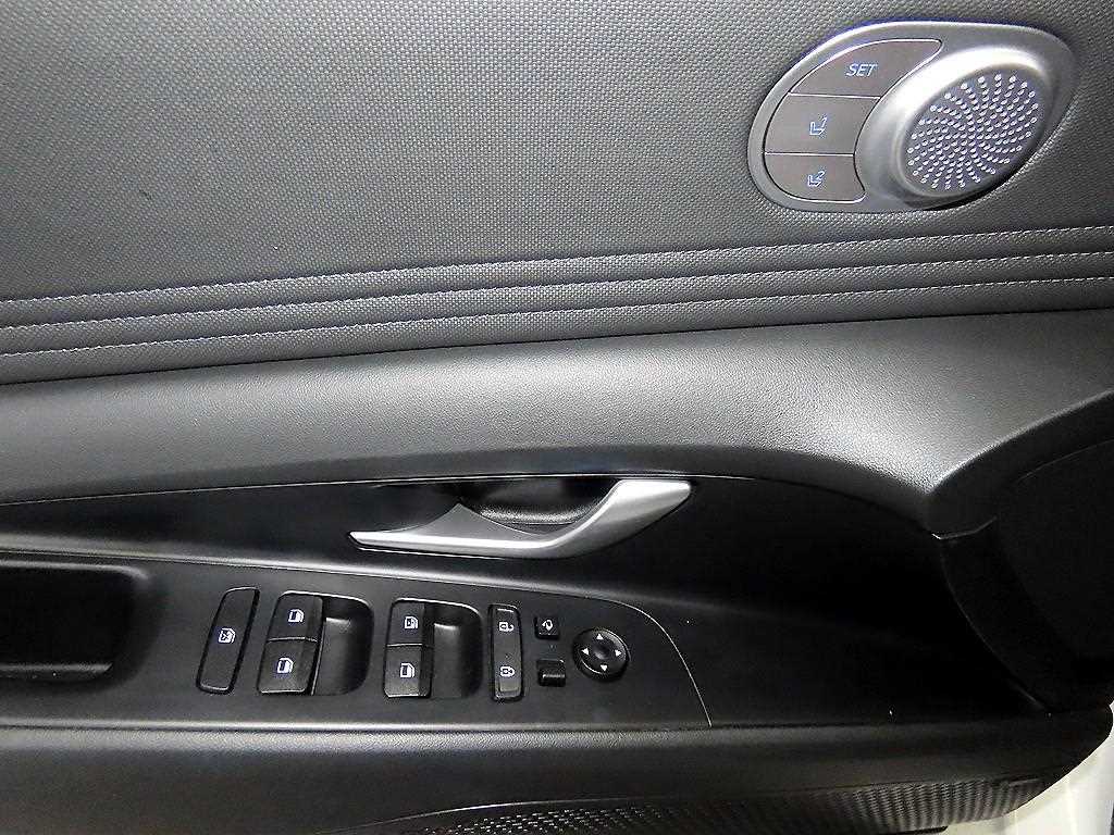 Hyundai Avante — photo 13
