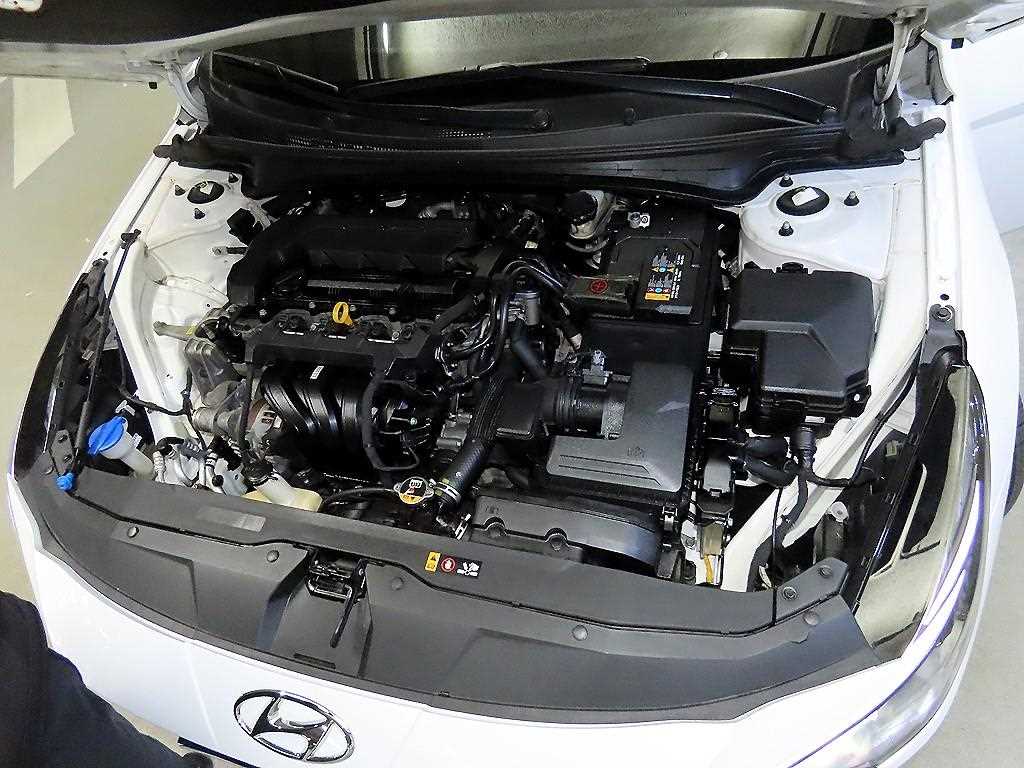 Hyundai Avante — photo 18