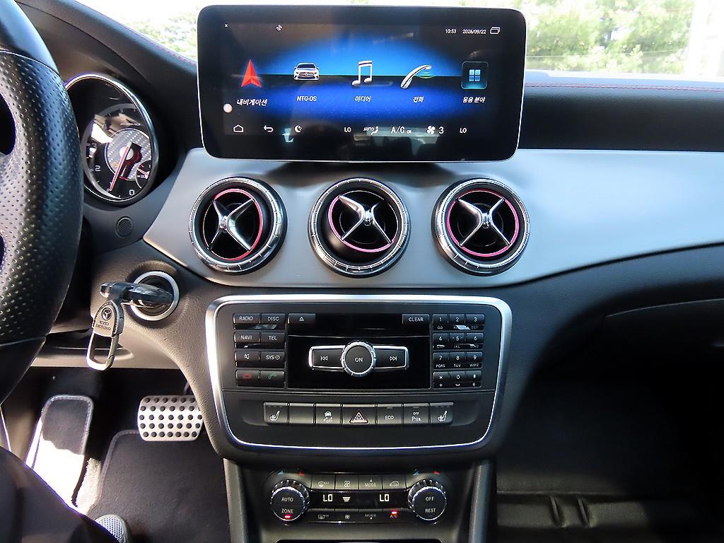 Mercedes-Benz CLA-Class — photo 14