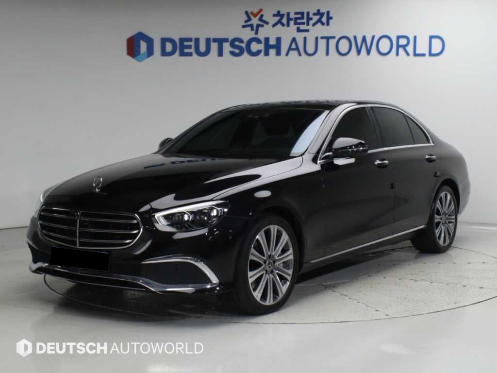 Mercedes-Benz E-Class — photo 01