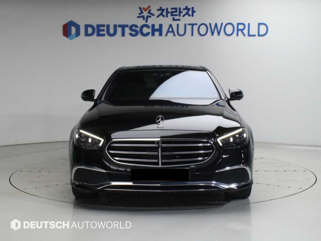 Mercedes-Benz E-Class — photo 03