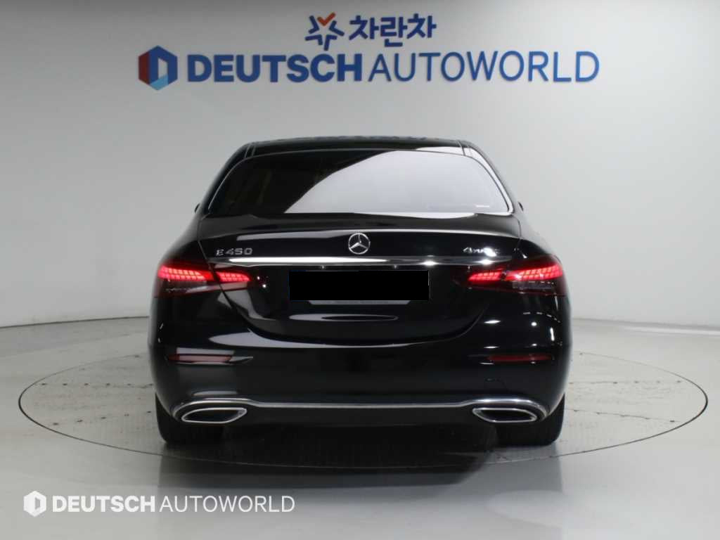 Mercedes-Benz E-Class — photo 04