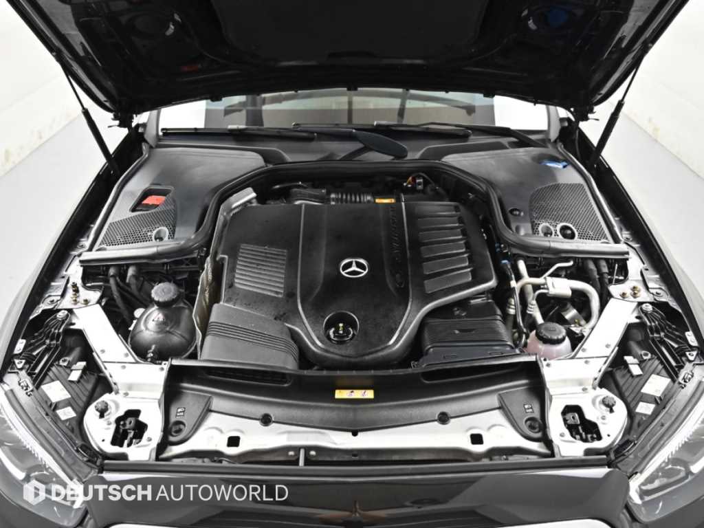 Mercedes-Benz E-Class — photo 06