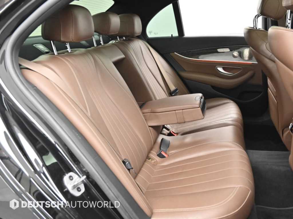 Mercedes-Benz E-Class — photo 12