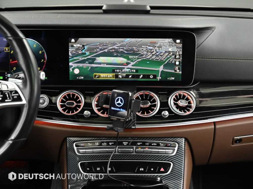 Mercedes-Benz E-Class — photo 14