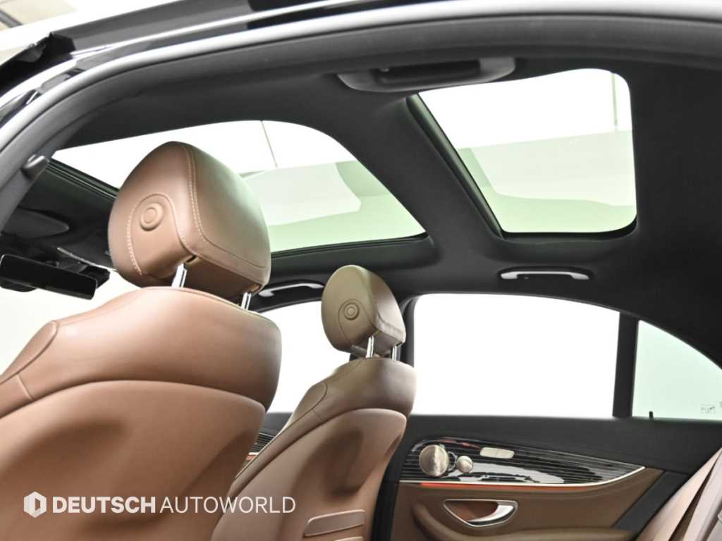 Mercedes-Benz E-Class — photo 18
