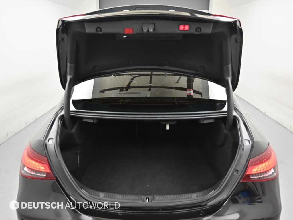 Mercedes-Benz E-Class — photo 19