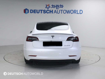 Tesla Model 3 — photo 04