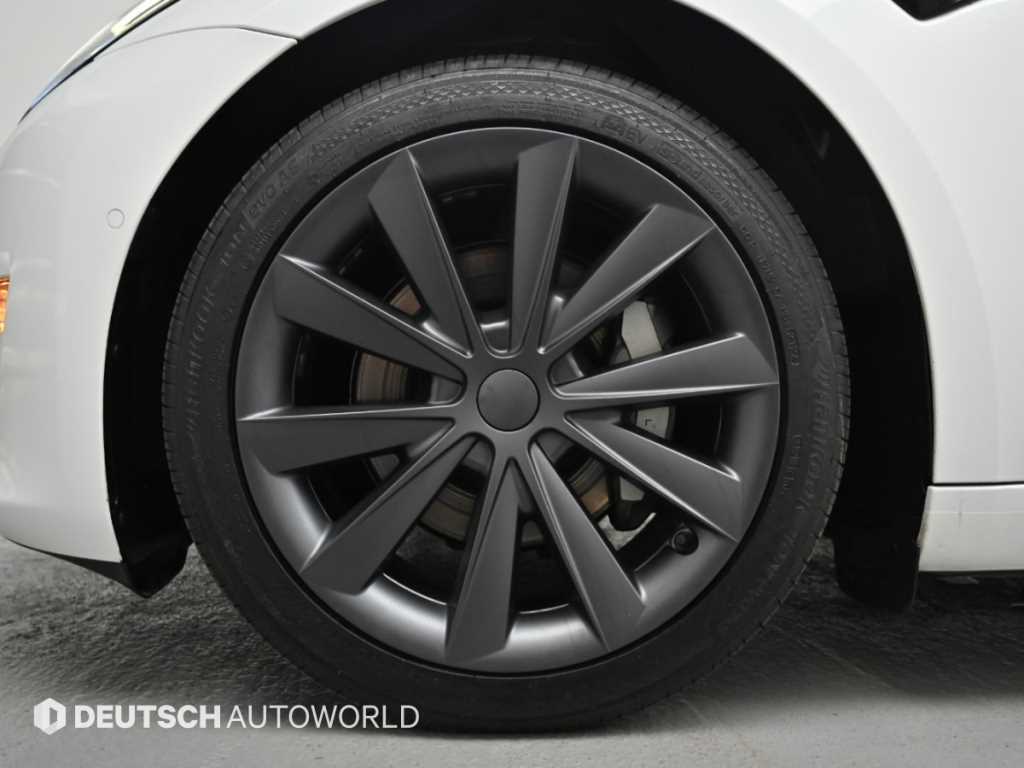 Tesla Model 3 — photo 05