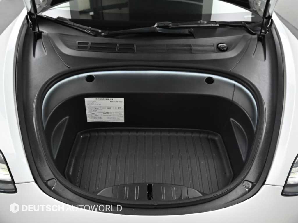 Tesla Model 3 — photo 06